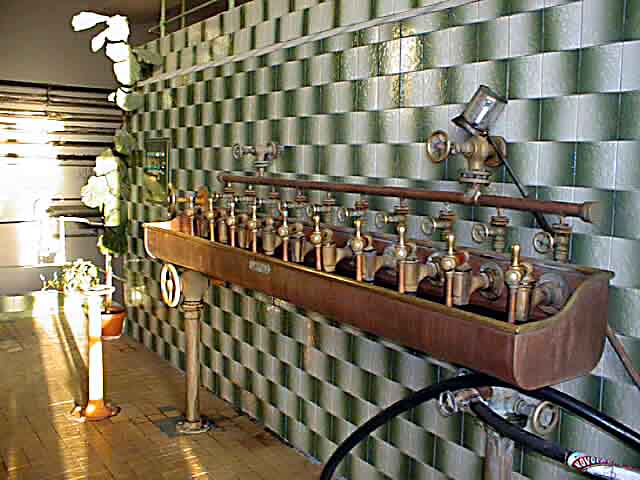 tour_brew01.jpg (43868 bytes)