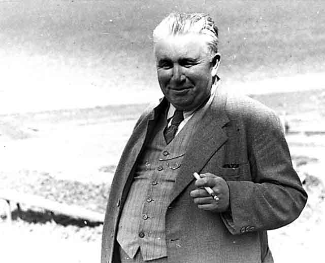 tour_history03.jpg (24306 bytes)